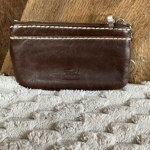 Fossil Brown Leather Zip-Up
3 Compartments, Small